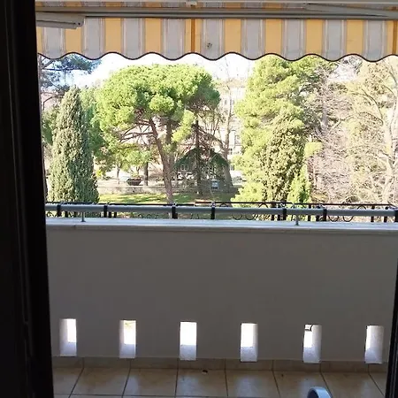 Laura *