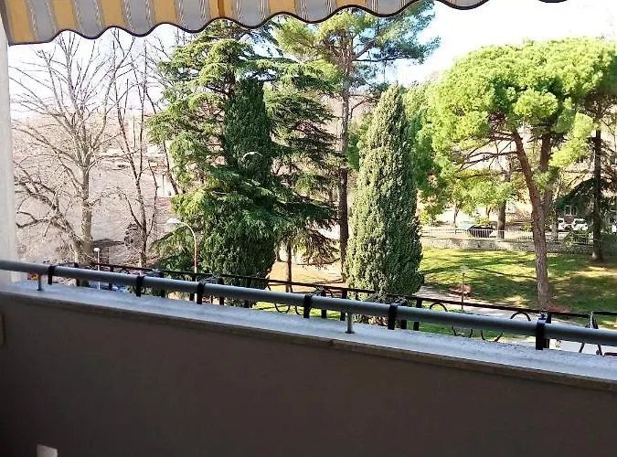 Laura *